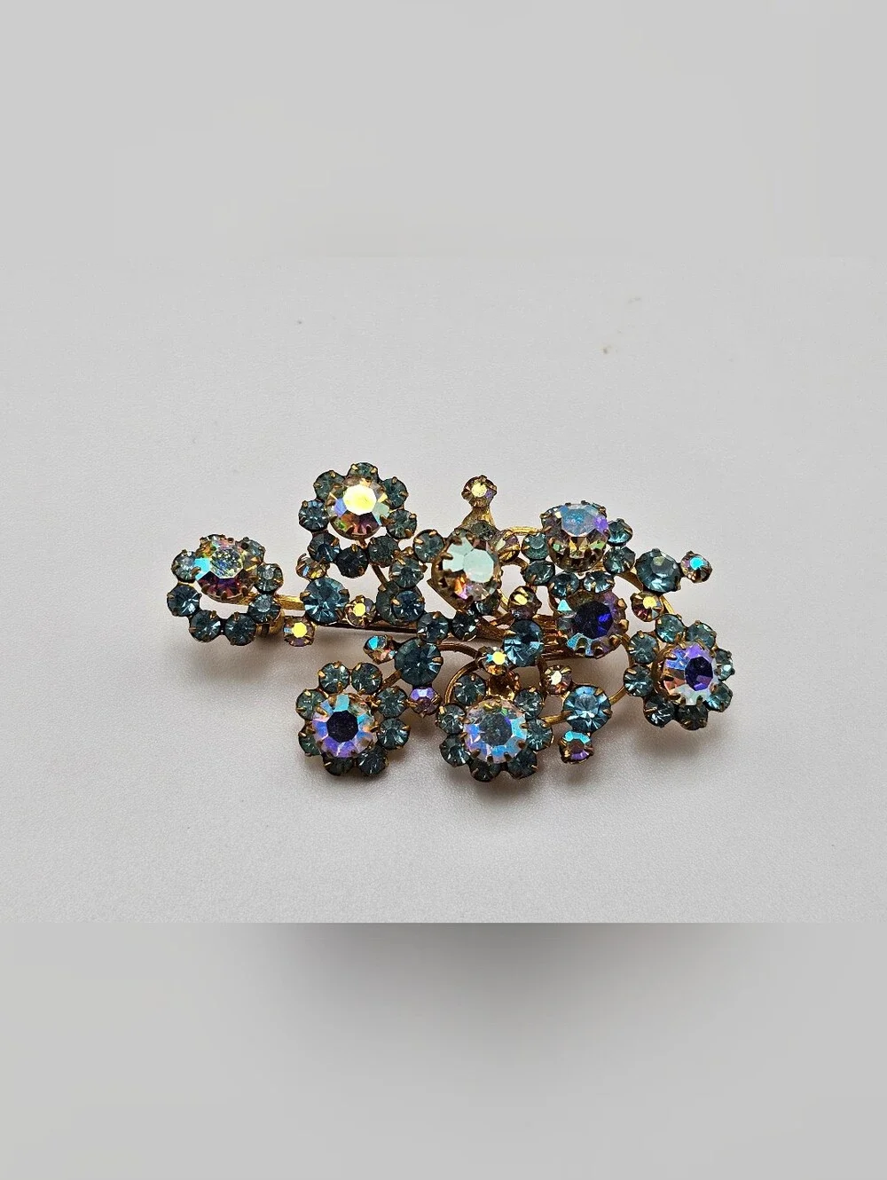 ​Vtg 1950s Blue Aurora Borealis Rhinestone Flower Brooch Gold Tone Floral Pin AB